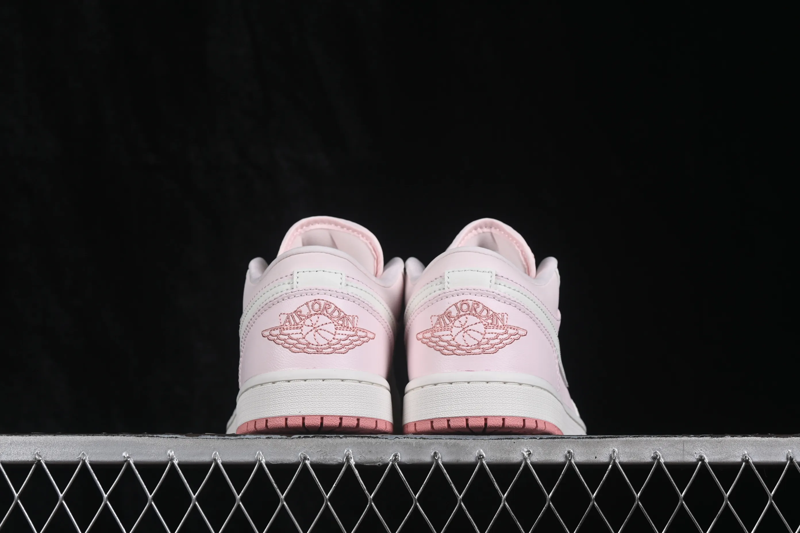 All categories Air Jordan Jordan series basketball shoes Air Jordan 1 Low G version pure original Air Jordan 1 Low AJ1 Joe 1 Sakura pink low-top retro culture basketball shoes IH0823-611